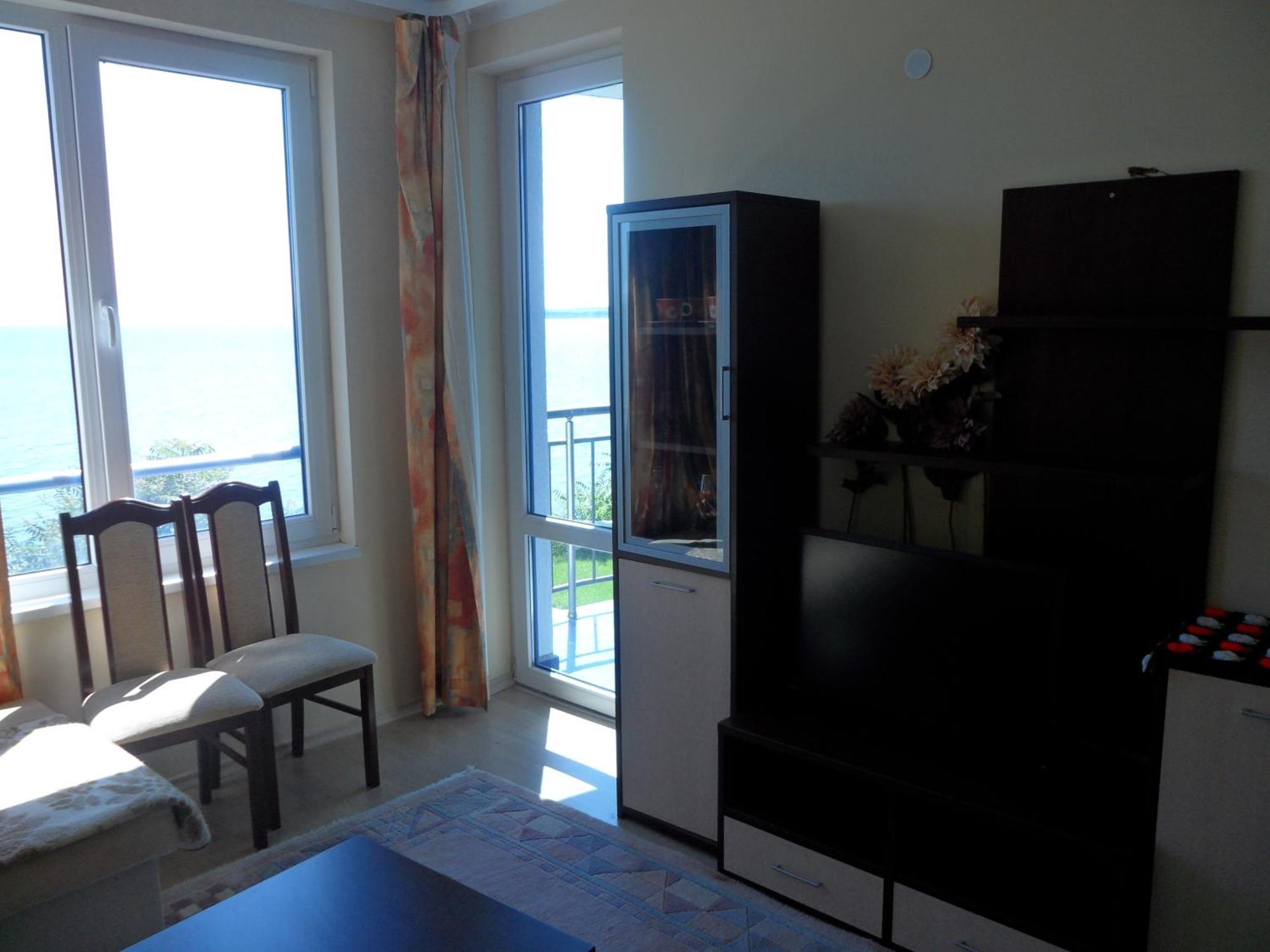 Blue Bay Palace Apart Complex Pomorie Bilik gambar